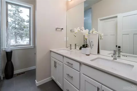 63109 Iner Loop, Bend, OR 97701 photo 6