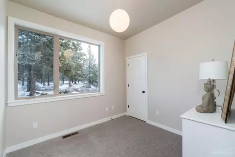 63109 Iner Loop, Bend, OR 97701 photo 8