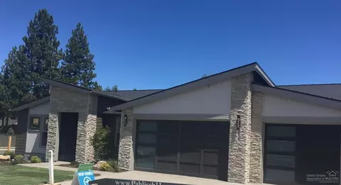 60864 SW Headwaters Loop, Bend, OR 97702 photo 2