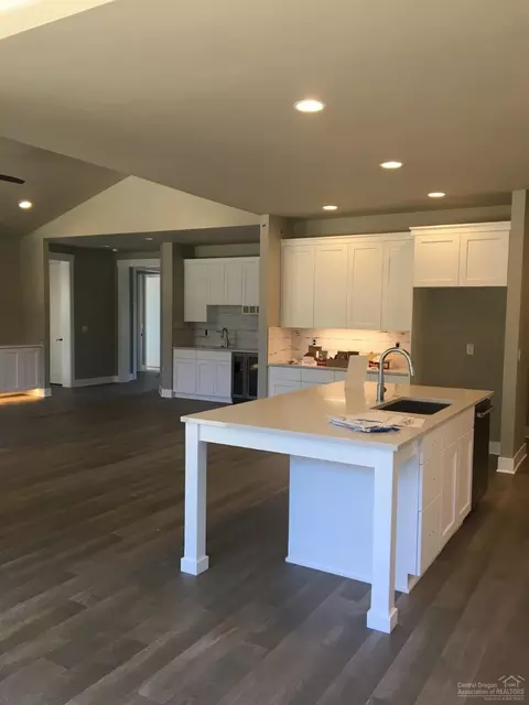 60856 SW Headwaters Loop, Bend, OR 97702 photo 4