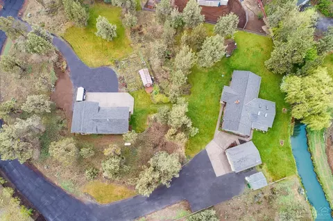20520 Jefferson Ct, Bend, OR 97703 photo 5