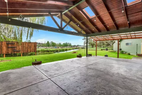 20520 Jefferson Ct, Bend, OR 97703 photo 4