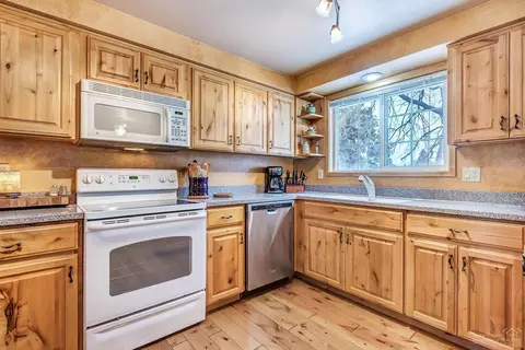 20520 Jefferson Ct, Bend, OR 97703 photo 13