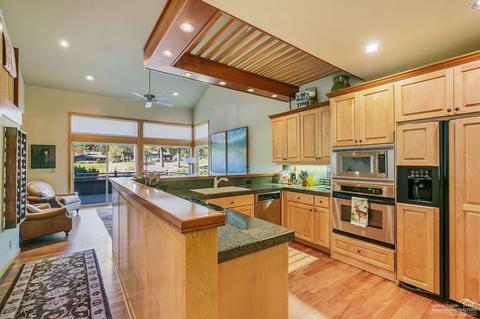 19521 Painted Ridge Loop, Bend, OR 97702 photo 2