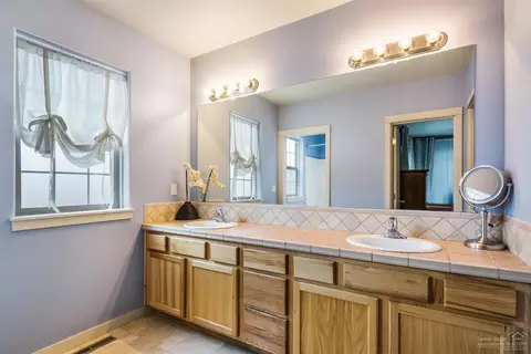 63441 Ledgestone Ct, Bend, OR 97701 photo 17