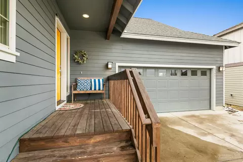63441 Ledgestone Ct, Bend, OR 97701 photo 2