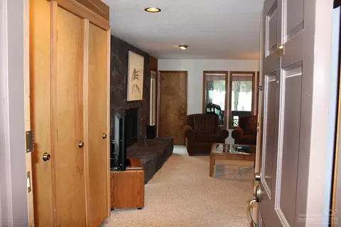 57303 Beaver Ridge Loop, Sunriver, OR 97707 photo 2