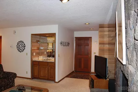 57303 Beaver Ridge Loop, Sunriver, OR 97707 photo 3