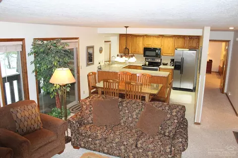 57303 Beaver Ridge Loop, Sunriver, OR 97707 photo 4