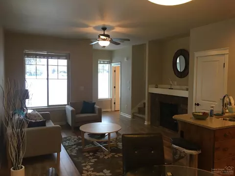 20749 NE Comet Ln, Bend, OR 97701 photo 2