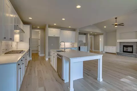 60874 SW Headwaters Loop, Bend, OR 97702 photo 7