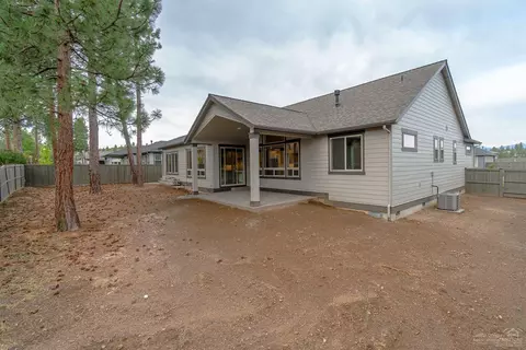 60874 SW Headwaters Loop, Bend, OR 97702 photo 18
