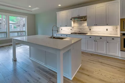 60874 SW Headwaters Loop, Bend, OR 97702 photo 6