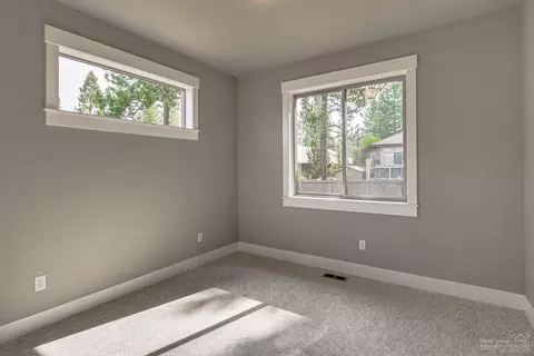 60874 SW Headwaters Loop, Bend, OR 97702 photo 21