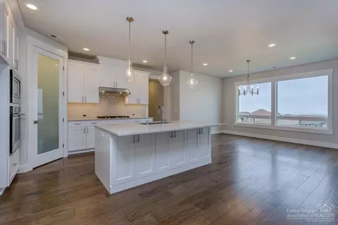 60860 SW Headwaters Loop, Bend, OR 97702 photo 4