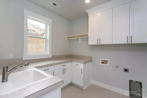 60860 SW Headwaters Loop, Bend, OR 97702 photo 18