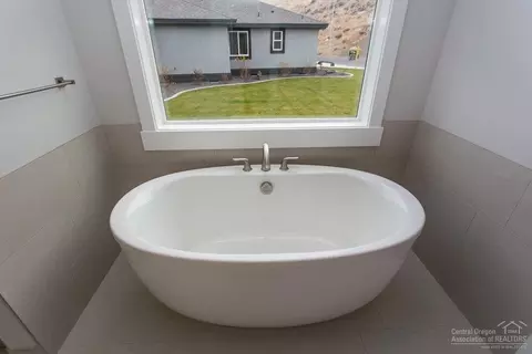 60860 SW Headwaters Loop, Bend, OR 97702 photo 15
