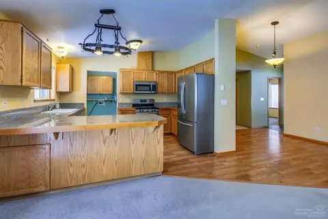 56056 Remington Dr, Bend, OR 97707 photo 9