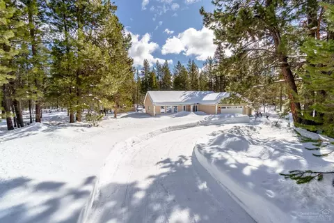 56056 Remington Dr, Bend, OR 97707 photo 1