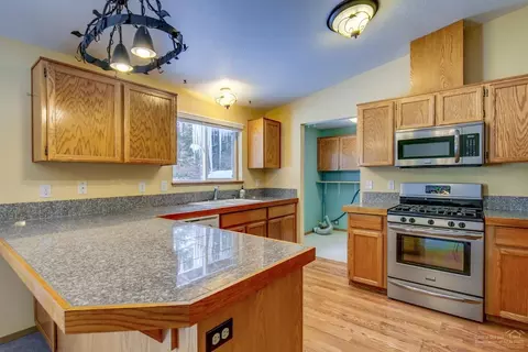 56056 Remington Dr, Bend, OR 97707 photo 8