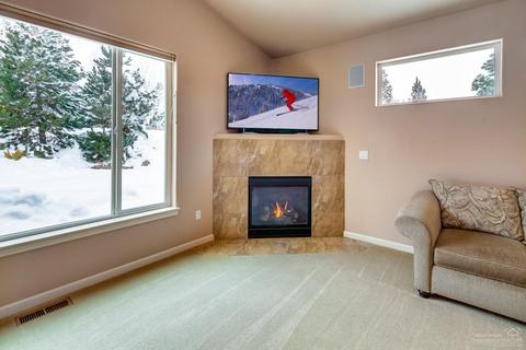 63429 Stacy Ln, Bend, OR 97701 photo 2