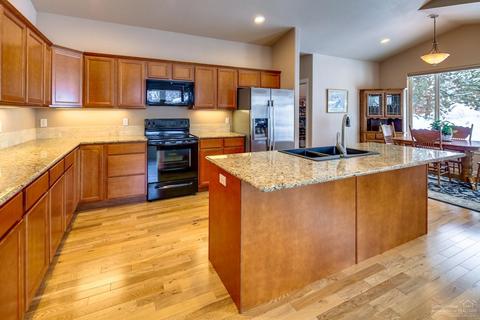 63429 Stacy Ln, Bend, OR 97701 photo 11