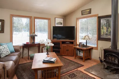 17325 Canvasback Dr, Bend, OR 97707 photo 1