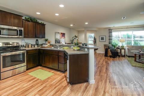 20562 SE Cameron Ave, Bend, OR 97702 photo 8