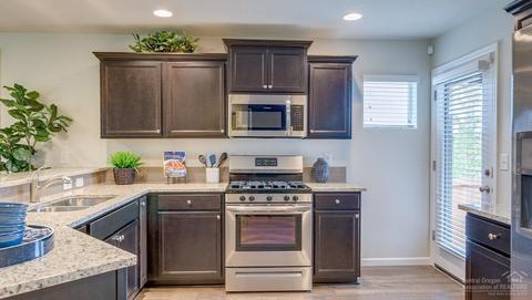 20562 SE Cameron Ave, Bend, OR 97702 photo 4
