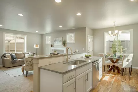 2935 NE Quiet Canyon Dr, Bend, OR 97701 photo 3