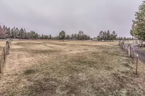 63032 Terry Dr, Bend, OR 97701 photo 3