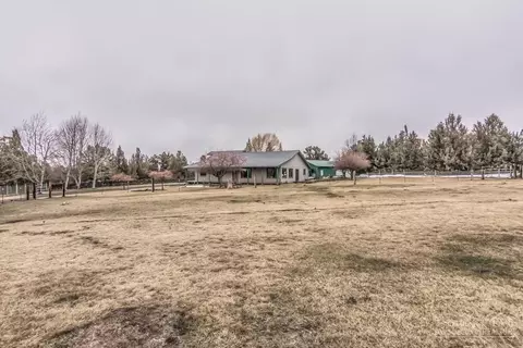 63032 Terry Dr, Bend, OR 97701 photo 2