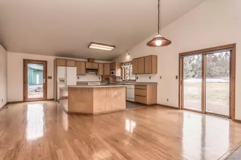 63032 Terry Dr, Bend, OR 97701 photo 9