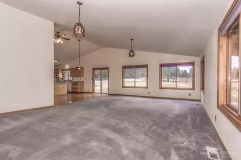 63032 Terry Dr, Bend, OR 97701 photo 5