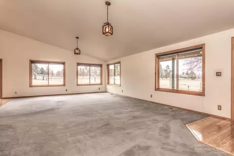 63032 Terry Dr, Bend, OR 97701 photo 8