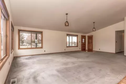 63032 Terry Dr, Bend, OR 97701 photo 7