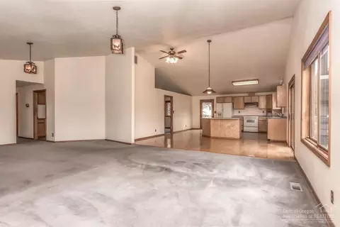 63032 Terry Dr, Bend, OR 97701 photo 6
