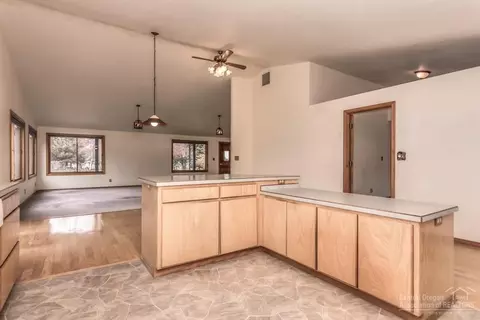 63032 Terry Dr, Bend, OR 97701 photo 10