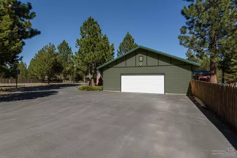 53820 4th St, La Pine, OR 97739 photo 2