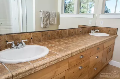 1683 NW Lewis St, Bend, OR 97703 photo 17