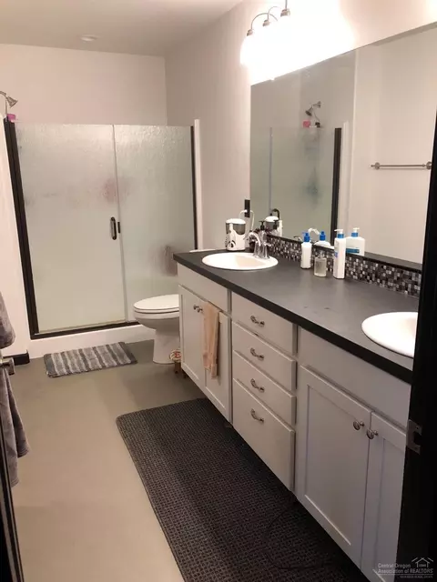 21211 Thornhill, Bend, OR 97701 photo 2