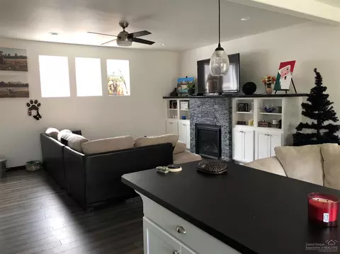 21211 Thornhill, Bend, OR 97701 photo 4