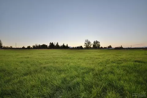 62660 Erickson Rd, Bend, OR 97701 photo 3