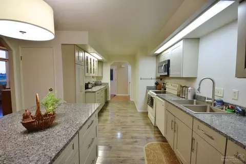 62660 Erickson Rd, Bend, OR 97701 photo 8