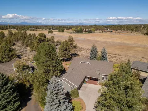 64761 Saros Ln, Bend, OR 97703 photo 9
