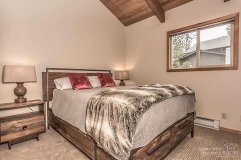 57484 Eagle Cap, Sunriver, OR 97707 photo 6