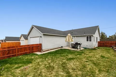 63165 Boyd Acres Rd, Bend, OR 97701 photo 2