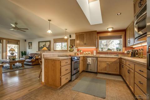 67134 Gist Rd, Bend, OR 97703 photo 6