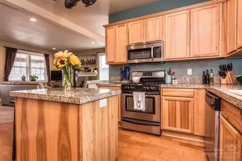20682 Overton Pl, Bend, OR 97701 photo 7