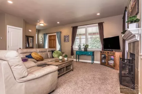 20682 Overton Pl, Bend, OR 97701 photo 3